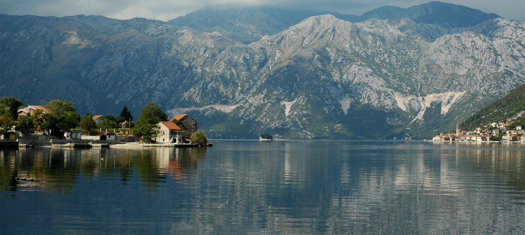 http://www.houseinmontenegro.com/images/montenegro-houses.jpg